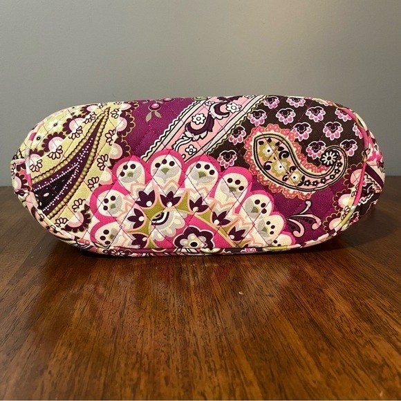 Vera Bradley medium crossbody, drawstring purse. - Picture 5 of 10